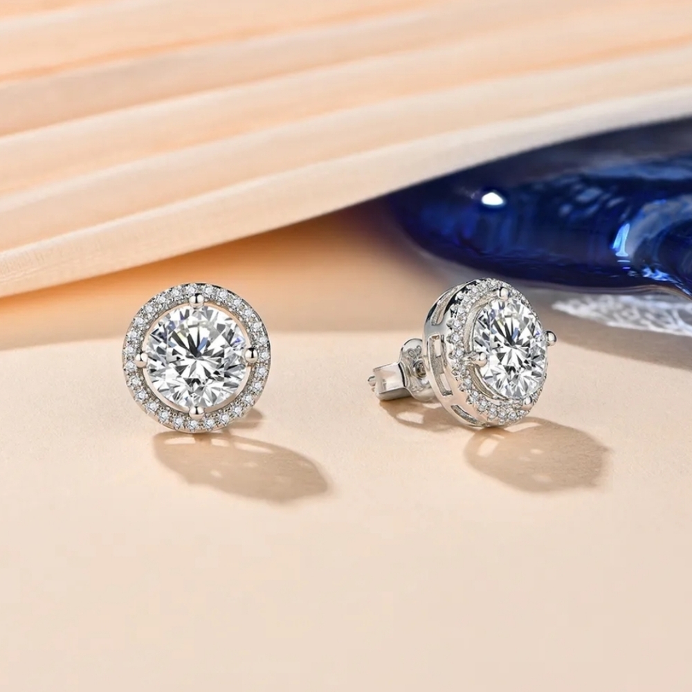 HOST PICK 👌❤️ Luxury Halo Moissanite Stud Earrings - Picture 3 of 6